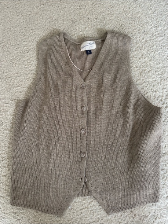 Universal Thread Sweaters - Universal Threads sweater vest
